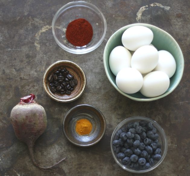 How to colour eggs with edible food colouring