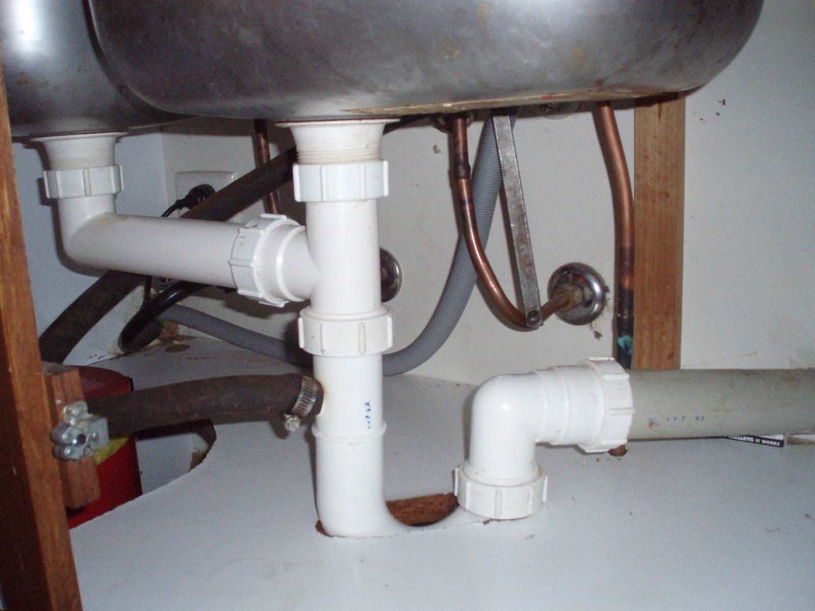 How to fix and clean a leak in a U bend under the sink - LetsFixIt